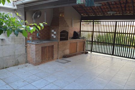 Casa de condomínio à venda com 120m², 4 quartos e 2 vagasÁrea Gourmet