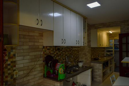 Casa de condomínio à venda com 120m², 4 quartos e 2 vagasCozinha