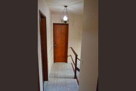 Casa de condomínio à venda com 120m², 4 quartos e 2 vagasCorredor