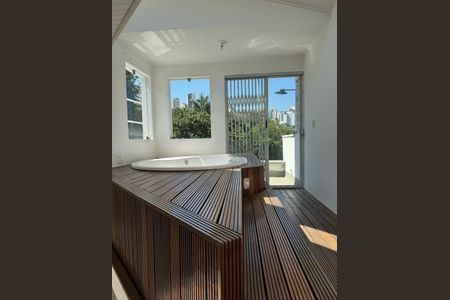 Casa para alugar com 220m², 2 quartos e 2 vagas