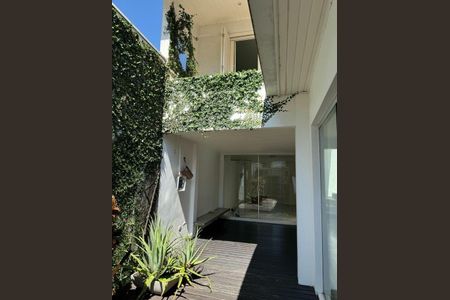 Casa para alugar com 220m², 2 quartos e 2 vagas