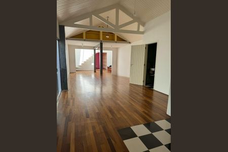 Casa para alugar com 220m², 2 quartos e 2 vagas
