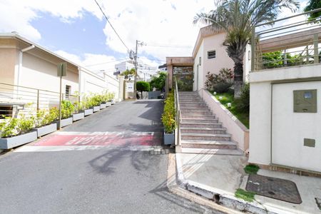 Casa de condomínio para alugar com 118m², 4 quartos e 2 vagasEntrada