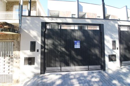 Casa à venda com 115m², 3 quartos e 2 vagasFachada