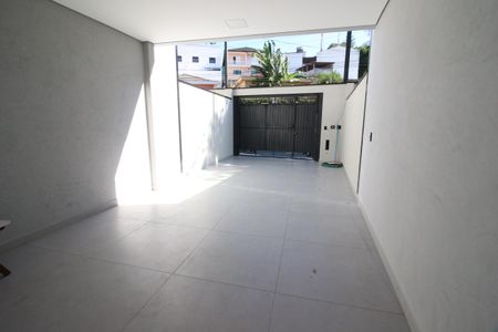 Casa à venda com 115m², 3 quartos e 2 vagasGaragem