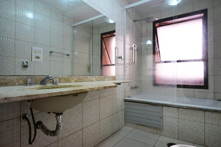 Apartamento à venda com 176m², 3 quartos e 3 vagasBanheiro Suíte 