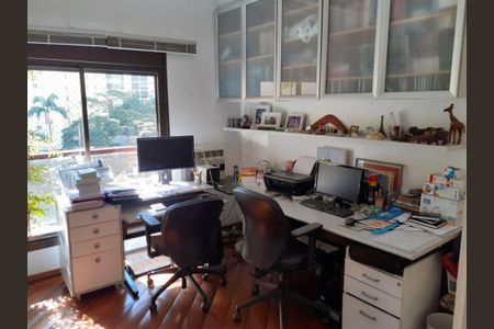 Apartamento à venda com 217m², 4 quartos e 3 vagas