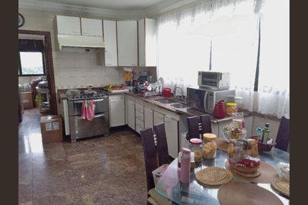Apartamento à venda com 212m², 4 quartos e 3 vagas