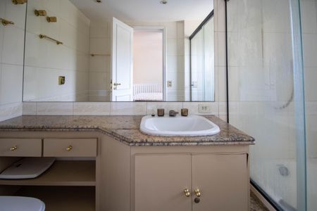 Apartamento para alugar com 165m², 2 quartos e 4 vagasBanheiro do closet Suíte 2