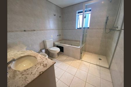 Apartamento para alugar com 250m², 3 quartos e 4 vagas