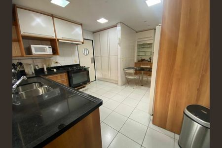 Apartamento para alugar com 250m², 3 quartos e 4 vagas