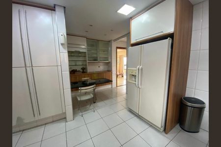 Apartamento para alugar com 250m², 3 quartos e 4 vagas