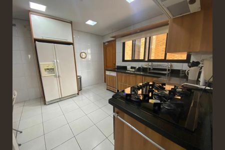 Apartamento para alugar com 250m², 3 quartos e 4 vagas