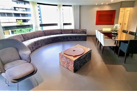 Apartamento para alugar com 296m², 4 quartos e 4 vagas