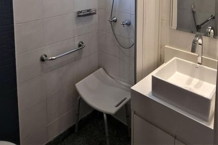 Apartamento para alugar com 296m², 4 quartos e 4 vagas