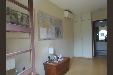 Casa à venda com 300m², 4 quartos e 4 vagas