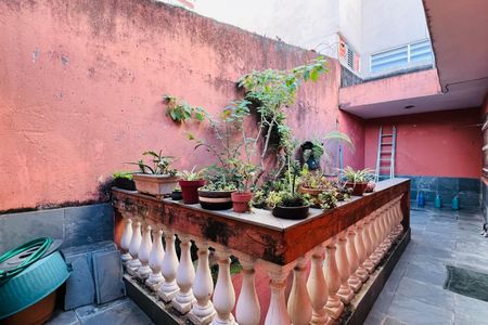 Casa à venda com 175m², 4 quartos e 2 vagas Casa à venda com 175m², 4 quartos e 2 vagasÁrea externa