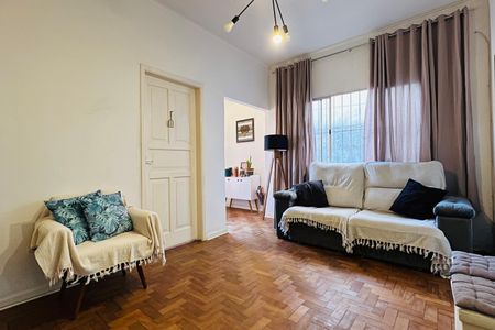 Casa à venda com 175m², 4 quartos e 2 vagas Casa à venda com 175m², 4 quartos e 2 vagasSala