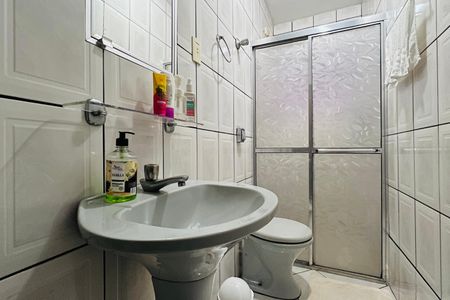 Casa à venda com 175m², 4 quartos e 2 vagas Casa à venda com 175m², 4 quartos e 2 vagasBanheiro 1
