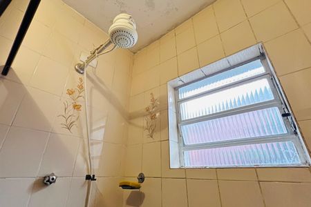 Casa à venda com 175m², 4 quartos e 2 vagas Casa à venda com 175m², 4 quartos e 2 vagasBanheiro 2