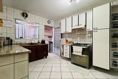 Casa à venda com 175m², 4 quartos e 2 vagas Casa à venda com 175m², 4 quartos e 2 vagasCozinha