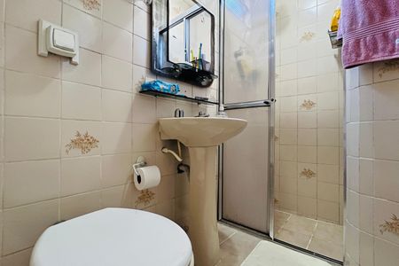 Casa à venda com 175m², 4 quartos e 2 vagas Casa à venda com 175m², 4 quartos e 2 vagasBanheiro da Suíte
