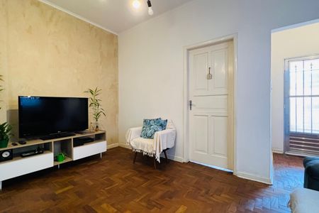 Casa à venda com 175m², 4 quartos e 2 vagas Casa à venda com 175m², 4 quartos e 2 vagasSala