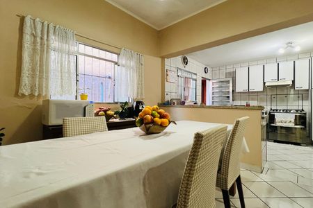 Casa à venda com 175m², 4 quartos e 2 vagas Casa à venda com 175m², 4 quartos e 2 vagasCozinha