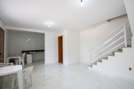 Casa à venda com 120m², 3 quartos e 3 vagas Casa à venda com 120m², 3 quartos e 3 vagasSala