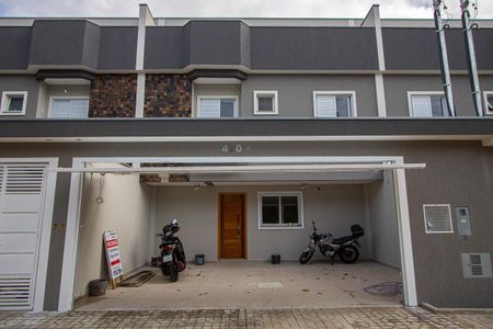 Casa à venda com 120m², 3 quartos e 3 vagas Casa à venda com 120m², 3 quartos e 3 vagasFachada