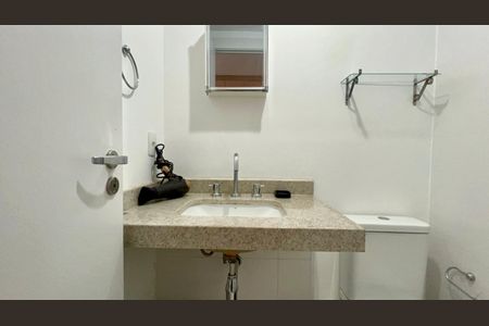 Studio à venda com 28m², 1 quarto e 1 vaga Studio à venda com 28m², 1 quarto e 1 vagaBanheiro