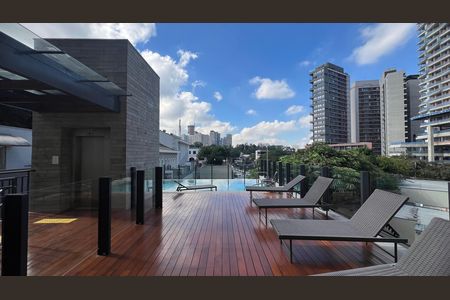 Studio à venda com 28m², 1 quarto e 1 vaga Studio à venda com 28m², 1 quarto e 1 vagaPiscina