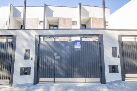 Casa à venda com 115m², 3 quartos e 2 vagasFachada e Placa