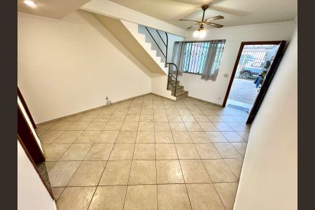 Casa para alugar com 100m², 2 quartos e 2 vagas Casa para alugar com 100m², 2 quartos e 2 vagasSala
