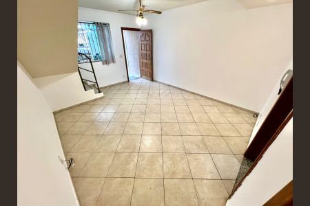 Casa para alugar com 100m², 2 quartos e 2 vagas Casa para alugar com 100m², 2 quartos e 2 vagasSala