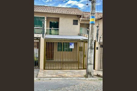 Casa para alugar com 100m², 2 quartos e 2 vagas Casa para alugar com 100m², 2 quartos e 2 vagasFachada e Placa