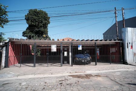 Casa à venda com 250m², 4 quartos e 4 vagasFachada