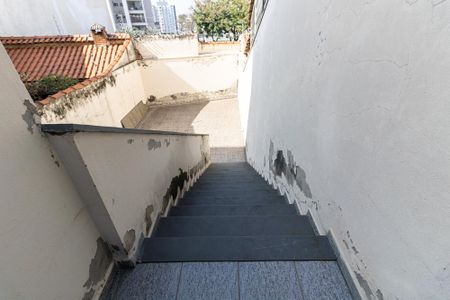 Casa para alugar com 180m², 4 quartos e 2 vagas Casa para alugar com 180m², 4 quartos e 2 vagasEscada