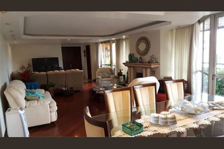 Apartamento à venda com 223m², 4 quartos e 2 vagas