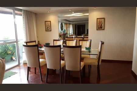 Apartamento à venda com 223m², 4 quartos e 2 vagas