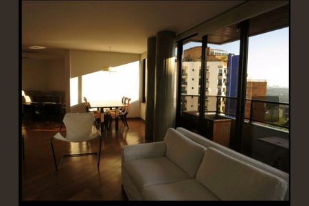 Apartamento à venda com 242m², 4 quartos e 3 vagas