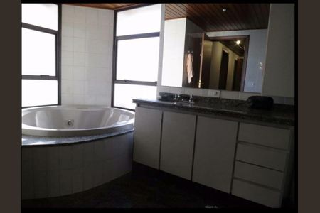 Apartamento à venda com 242m², 4 quartos e 3 vagas