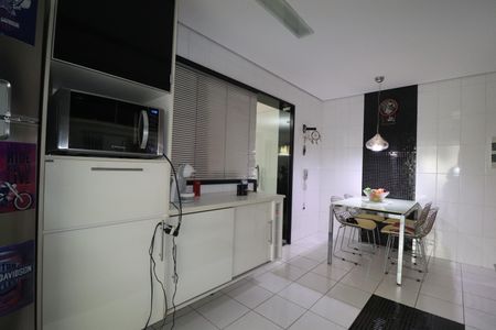 Apartamento para alugar com 129m², 3 quartos e 3 vagasCozinha