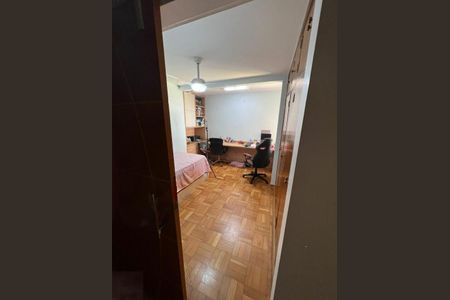 Casa à venda com 240m², 3 quartos e 2 vagas