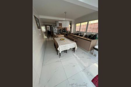 Casa à venda com 240m², 3 quartos e 2 vagas