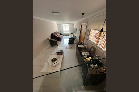 Casa à venda com 240m², 3 quartos e 2 vagas