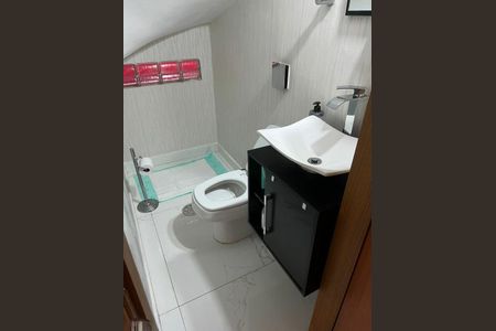 Casa à venda com 240m², 3 quartos e 2 vagas