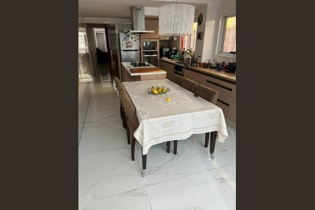 Casa à venda com 240m², 3 quartos e 2 vagas