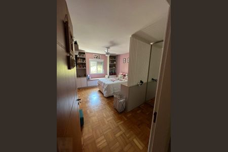 Casa à venda com 240m², 3 quartos e 2 vagas