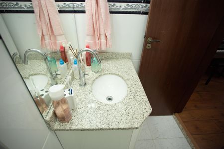 Casa à venda com 130m², 3 quartos e 4 vagasBanheiro Social